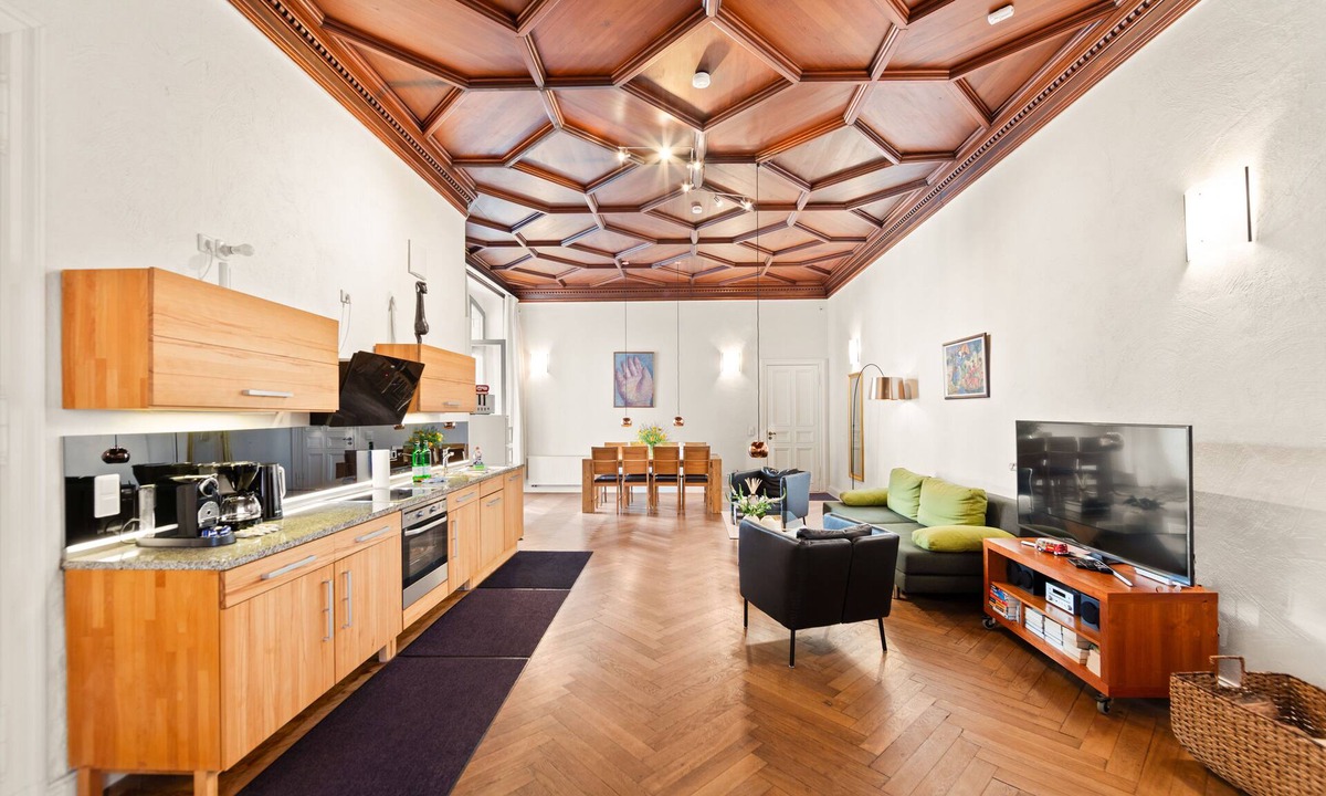Kreuzberg Apartment | 1,399 sq ft Historic Downtown Landmark near Checkpoint Charlie