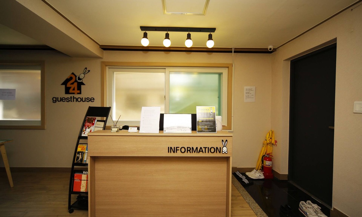 Hwigyeong-dong House | 24 Guesthouse Seoul Cheongryangri