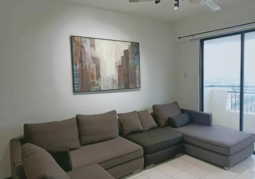Bandar Tun Razak Apartment | 3 Rooms 10 pax VKA near LRT Axiata Bkt-Jalil IMU APU