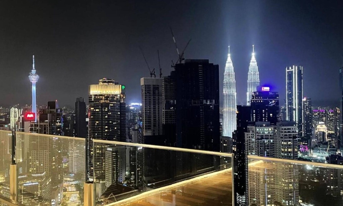 Imbi Apartment | Agile Sky Pavillion Residence KL by Moonlight