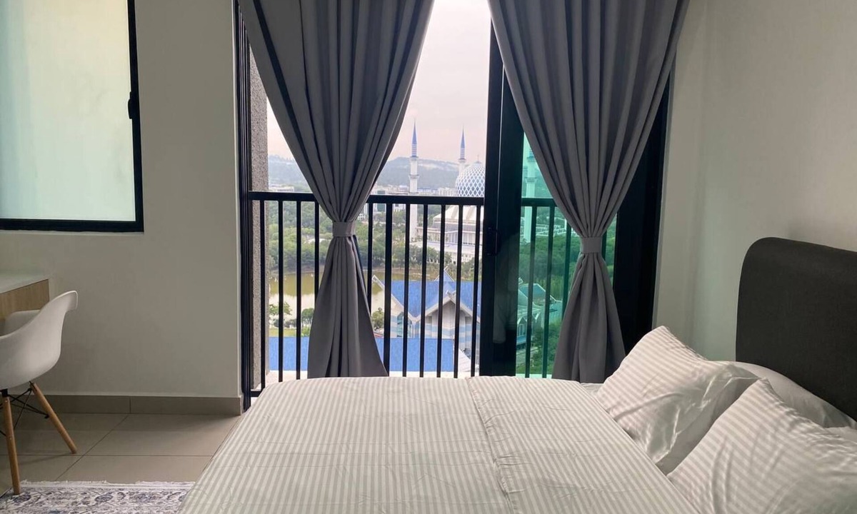 Seksyen 14 Apartment | Alinea BlueView Suites | 400m to LRT | Free Parking | Shah Alam | Pool | Wifi