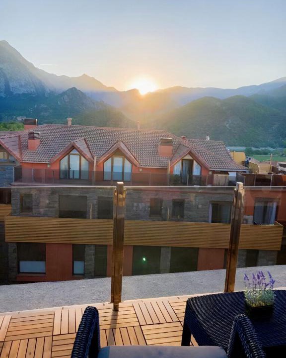 Coll de Nargo Apartment | Apartament dúplex amb vistes al Pirineu català