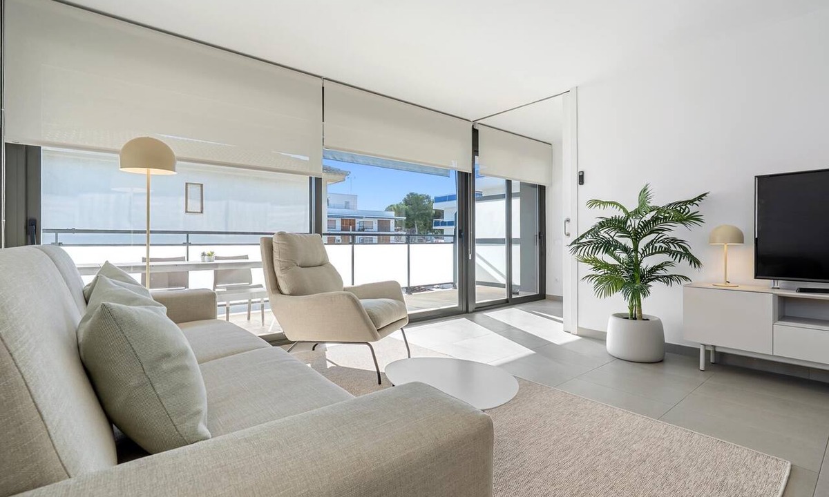 Torredembarra Apartment | Apartment 100m beach and train with free parking