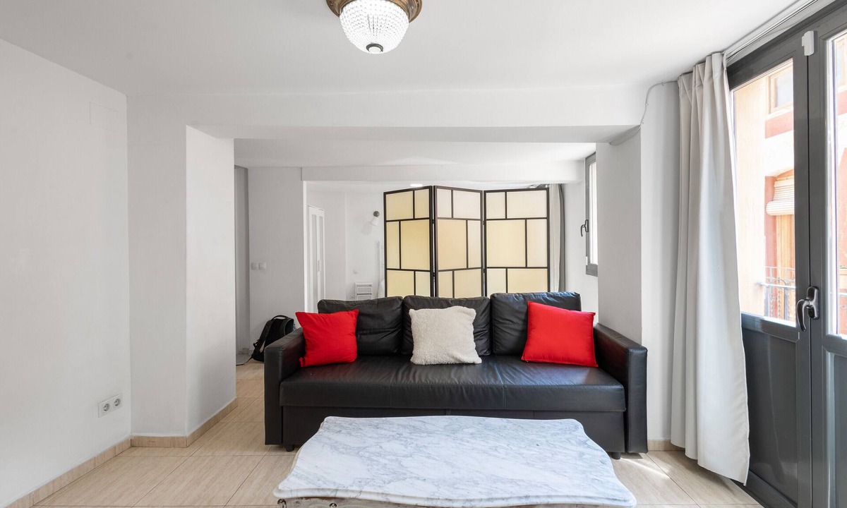 Vic - Remei Apartment | Apartment 'Wonderful Loft Centre' with Balcony, Wi-Fi and Air Conditioning