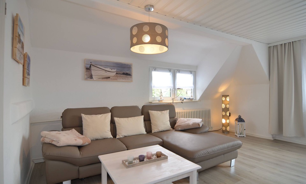 Geltow Apartment | Approx. 70m2 apartment for 2 persons. Balcony with forest view. Close to the beach. Potsdam 2 km.