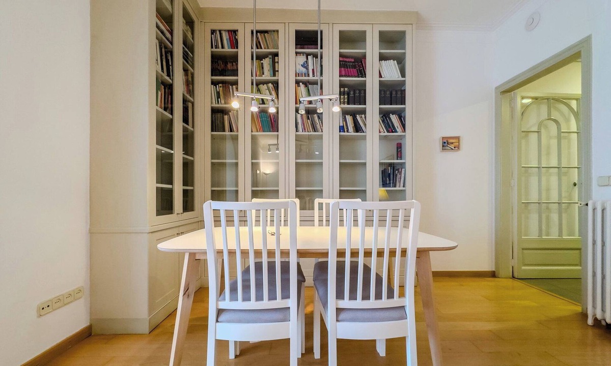 L'Antiga Esquerra de l'Eixample Apartment | B ENRIQUE GRANADOS 2 PAX BARCELONA