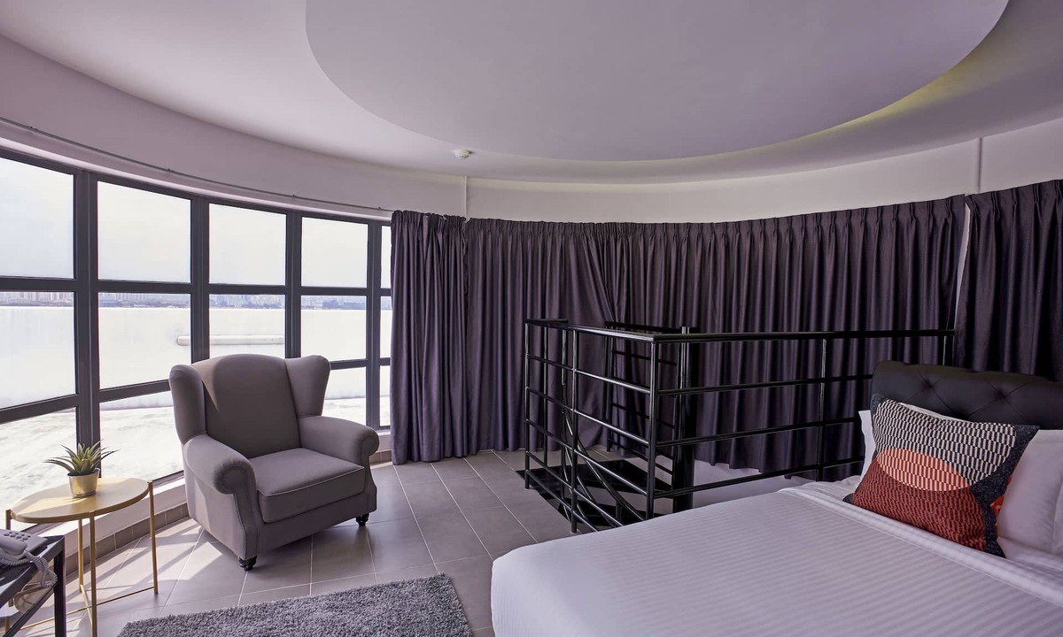 Happy Garden Hotel | B Lot Hotel