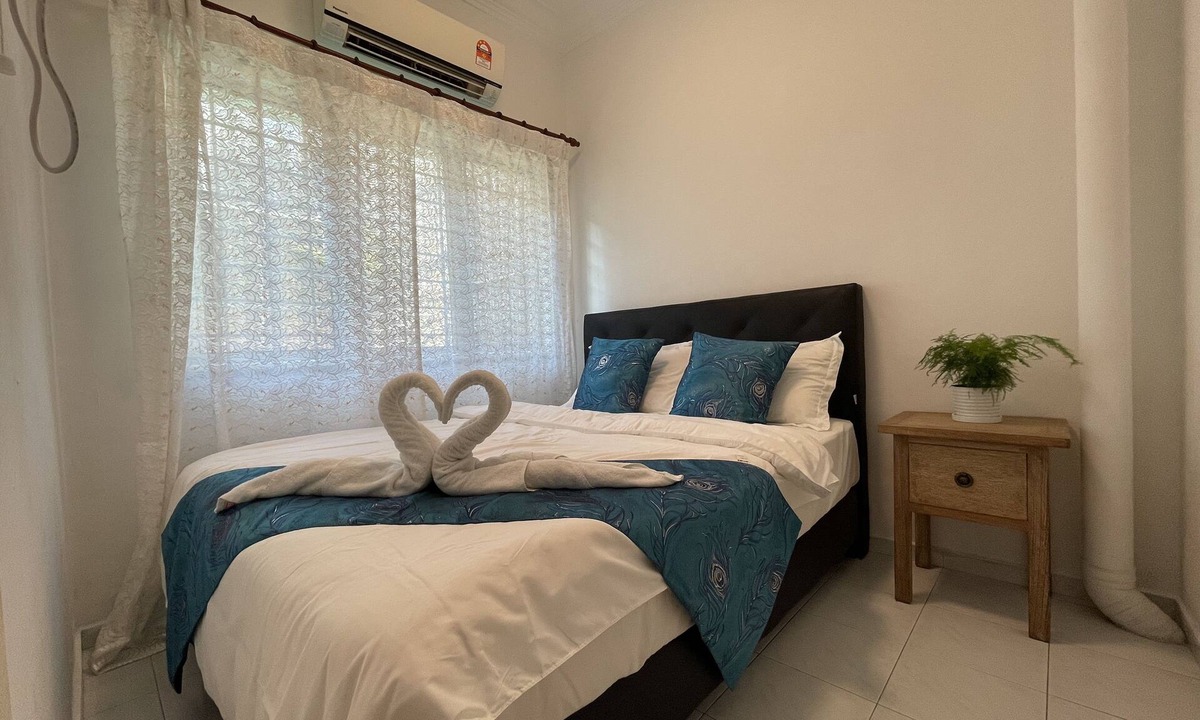Taman Kota Laksamana House | Baba & Charlie Homestay