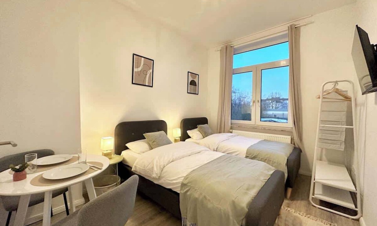 Goethestraße Apartment | Beautiful 2 BR Apartment with Balcony