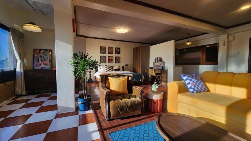 Talat Noi Apartment | Best River view, Retro vibe studio apartment - Bangkok Old Town