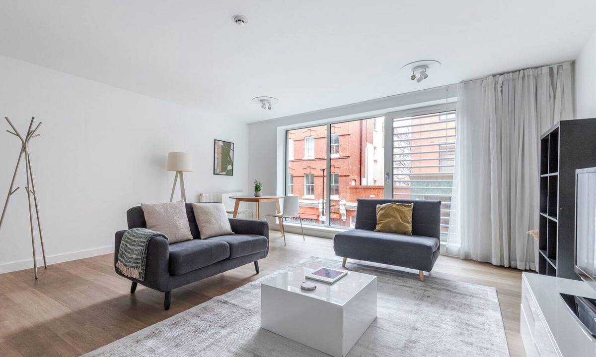 Spitalfields Apartment | Blueground | Spitalfields, rooftop, nr Tower Bridge