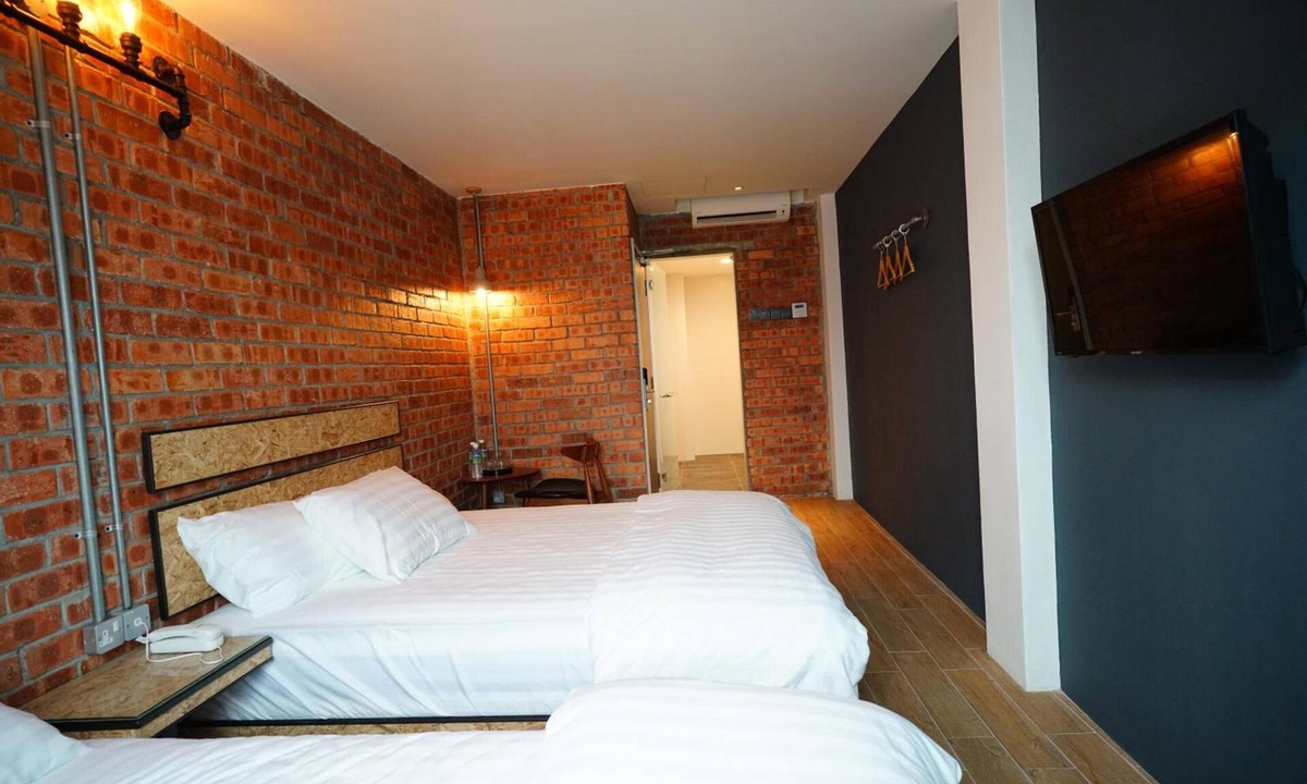 Taman Istana Hotel | Brick Box Hotel