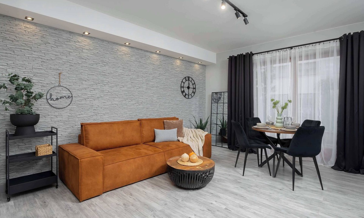 Targowek Apartment | Bright Apartment with Garden | Parking and Workspace