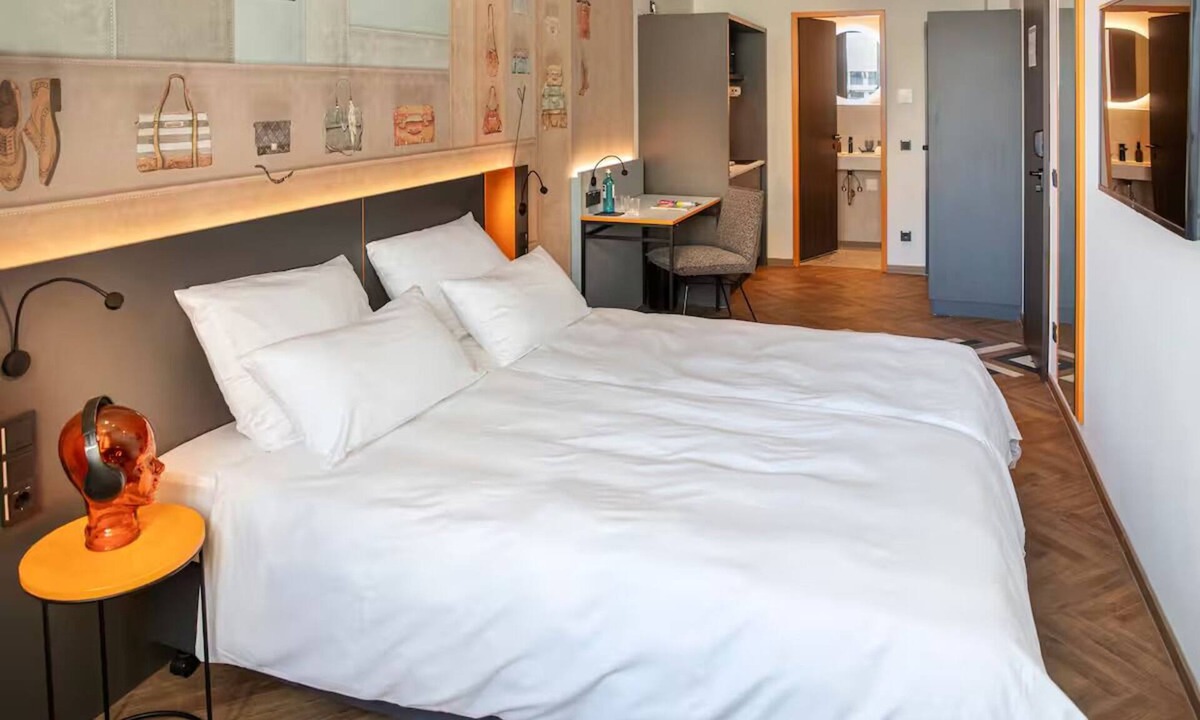Offenbach am Main Hotel | Bright Modern Room Steps from Marktplatz S-Bahn – 2 Min to Local Attractions