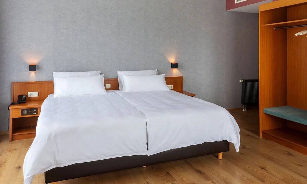 Maintal-Doernigheim Hotel | Business Double Room w/Sitting Area + Quiet Location
