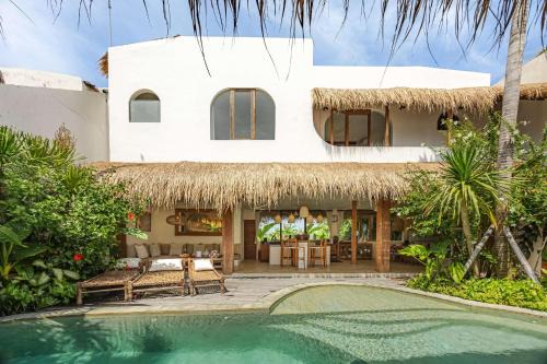Umalas Villa | Casa Bunga Raya - Luxury 3BR Mediterranean Umalas Villa Breakfast & Butler