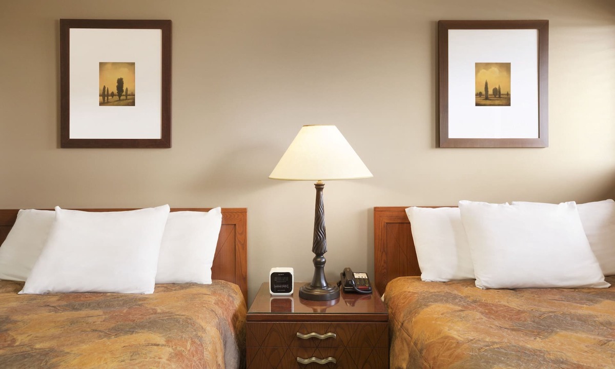Lloydminster Hotel | Central Suite Hotel
