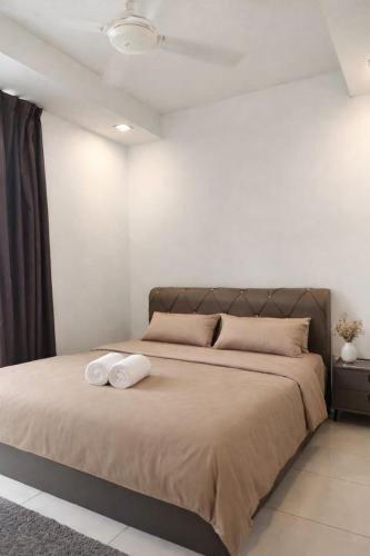 Bandar Tun Razak Bed & Breakfast | CharmsStays Central Residence Sg Besi