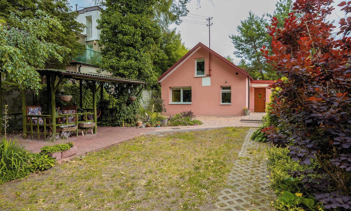 Wawer House | Comfortable Apartment with Garden | Two Parking Spaces
