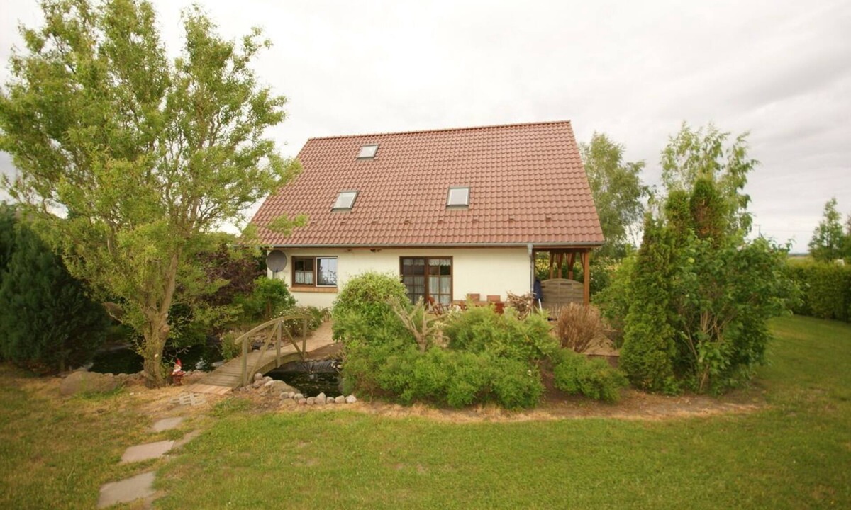 Warthe Apartment | Comfortable vacation apartment with terrace and playground near the Achterwasser
