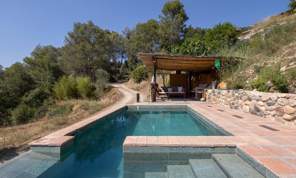 Els Hostalets de Pierola House | Country House 'La Isla Verde' with Mountain View, Private Pool and Wi-Fi