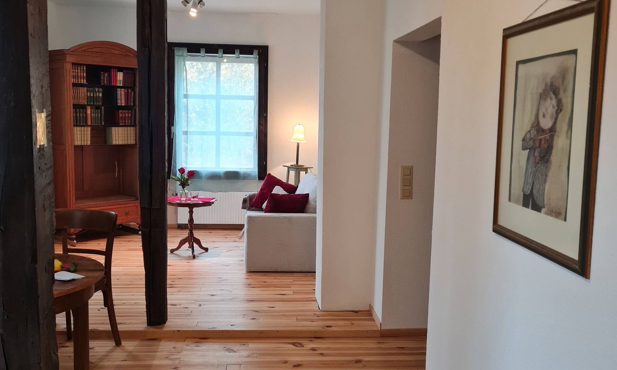 Hardegsen Apartment | Cozy apartment (62sqm) in a time-honored cultural monument - above the violin museum