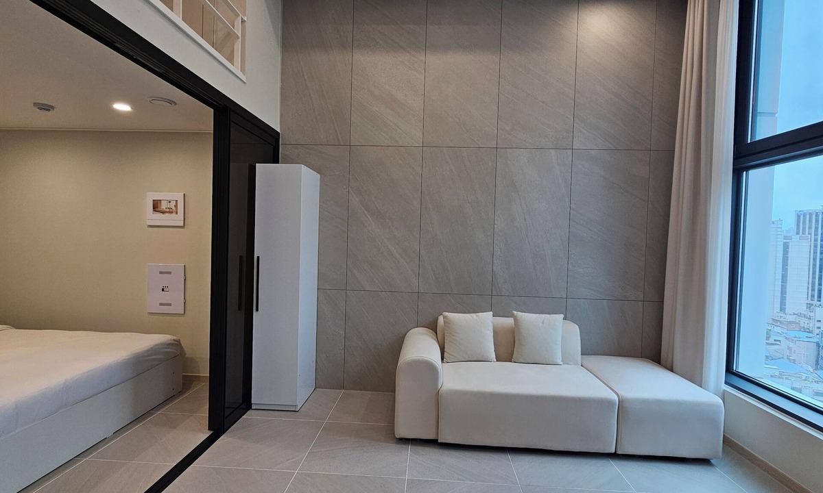 Gwanghui-dong Apartment | Cozy, Comfortable and Well-located Duplex in Euljiro, the center of Seoul.