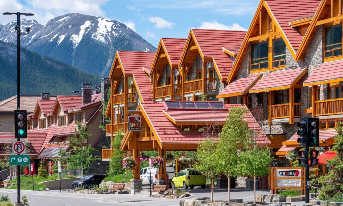 Banff Hotel | Downtown Banff | Balcony + Rooftop Hot Pools