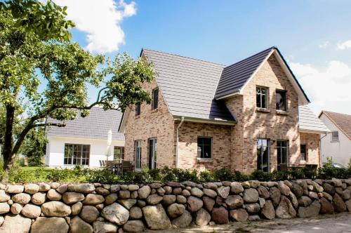 Rankwitz House | Ferienhaus Libelle - Feriendomizil für 14 Pers - Haupt- und Nebenhaus