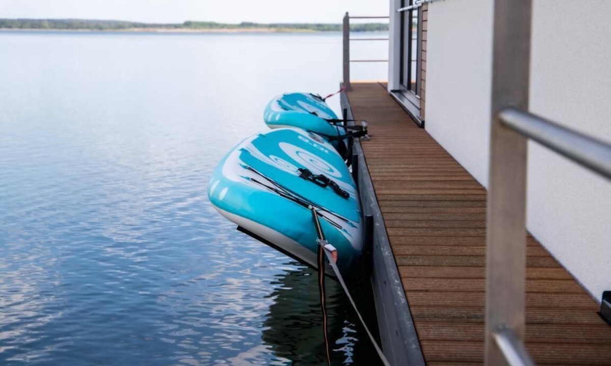 Laasow House | Floatinghouse King: Lake view, terrace & fireplace for 4 guests