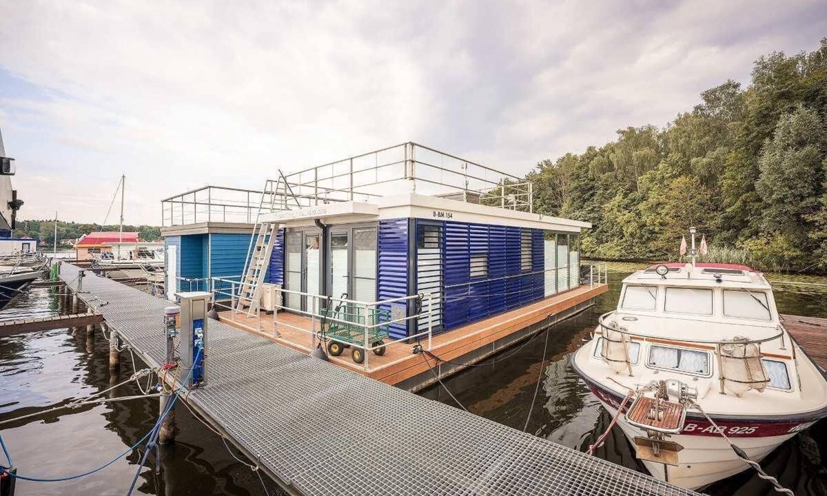 Niederneuendorf House | Floatinghouse Nike: lake view, terrace & nature time-out on the water