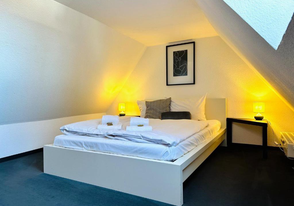 Stadtmitte Apartment | Galerie-Dachstudio- Ruhig & kompakt-Waschmaschine- WLAN- Parkplatz