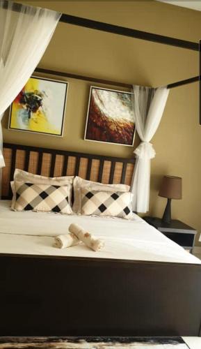 Endah Hotel | Gold Coast Rose Studio