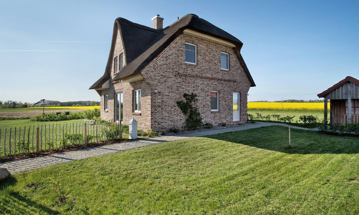 Poseritz House | Holiday Home 'Meerzeit' with Lake View, Private Terrace and Wi-Fi
