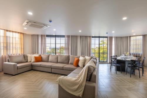 Bang Khun Phrom Hotel | Holmes Pranakorn