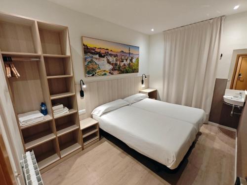 La Maternitat i Sant Ramon House | Hostal BESTPRICE Barcelona Stadium