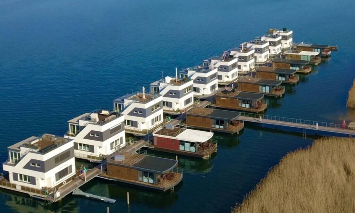 Bitterfeld Apartment | Houseboat for 6 guests with 144m² in Bitterfeld-Wolfen (311054)
