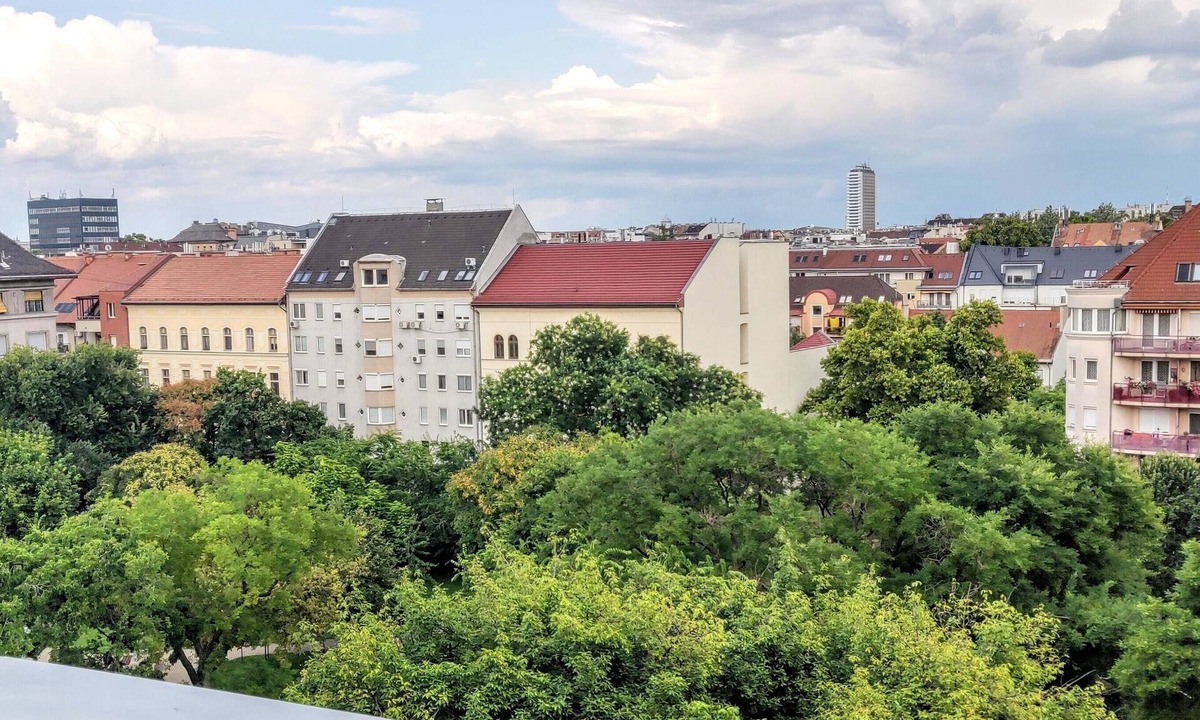 Ferencvaros Apartment | Huge sunny apartament in the heart of Budapest with view and and green park.