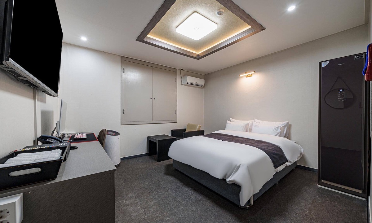 Songman Hotel | Iksan Yegrina