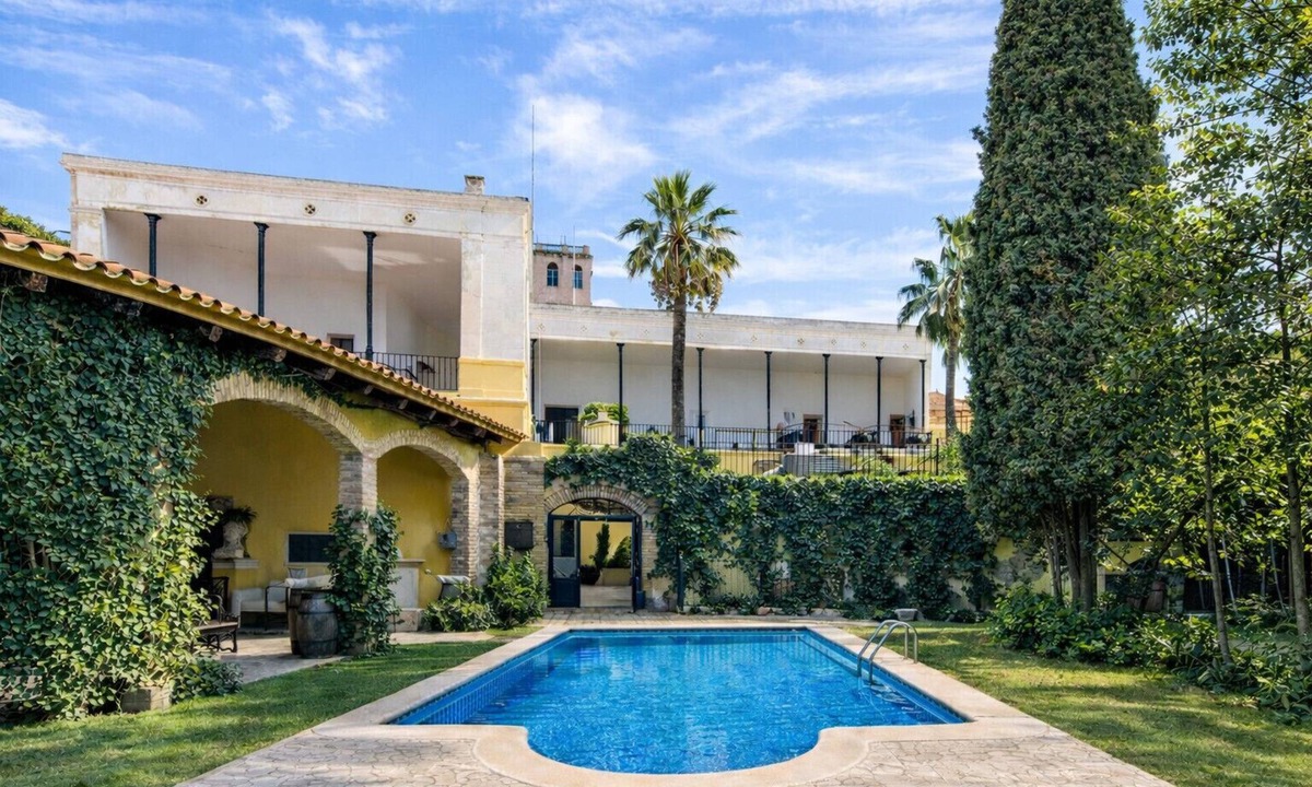 Banyeres del Penedes Villa | Impressive and Idyllic mansion for up to 40 people!