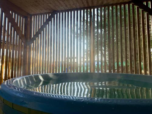 Sulecki Borek House | KASZUBY Oliwkowy domek Niesiołowice na Kaszubach Balia z Jacuzzi Jeziora lasy