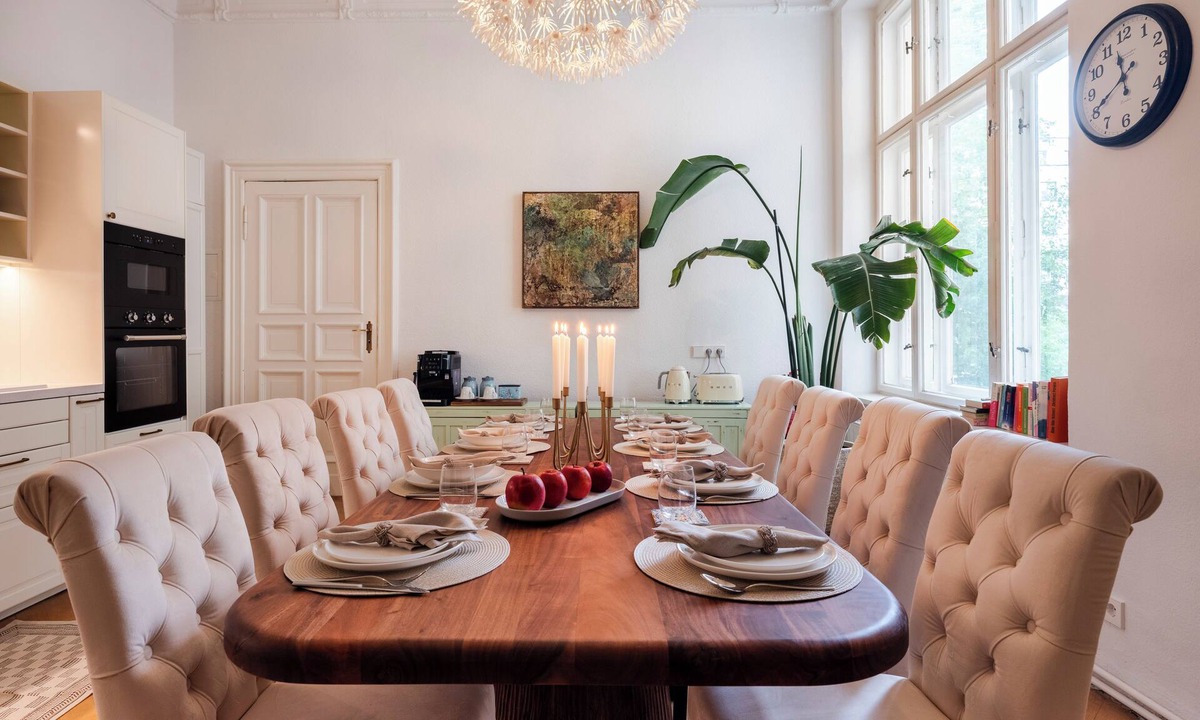 West Berlin Centre Apartment | Ku'DAMM-Savignyplatz/Charming Old Home/5-10 ppl/Fam.Friendly/Wifi