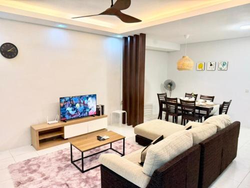 Setia Alam House | Landed house 16pax setia alam Mall SCCC 4Room WiFi