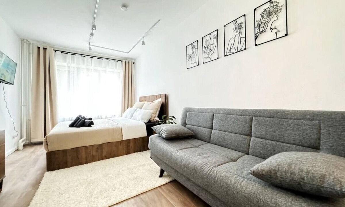 Friedrichshain-Kreuzberg Apartment | Large 3-Room Apartment in the Heart of Berlin-Kreuzberg