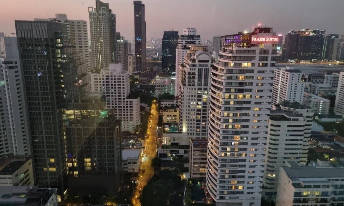 Khlong Toei Nuea Apartment | LUXURY 3 BEDROOM APARTMENT WITH BALCONY IN KHLONG TOEI NUA- BANGKOK