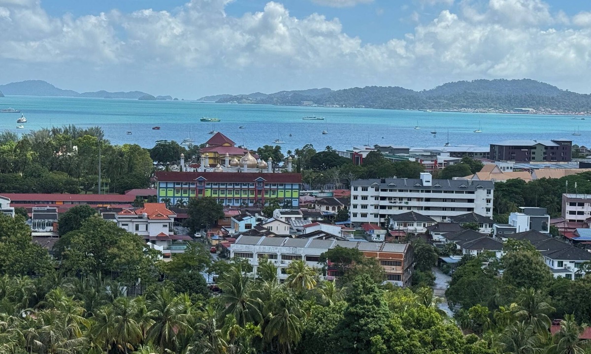 Kuah House | Magnificent Sea and Forest Views. Perfect for Families! Halal Unit