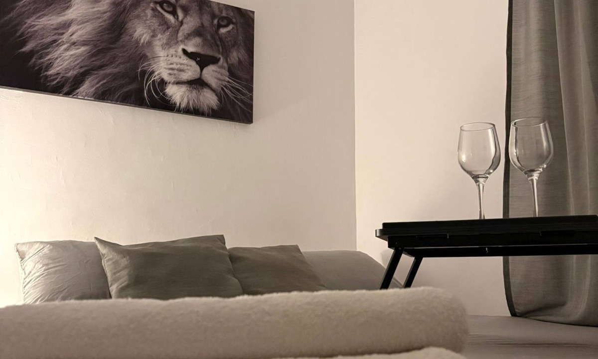 Navas Apartment | Meridian Rooms