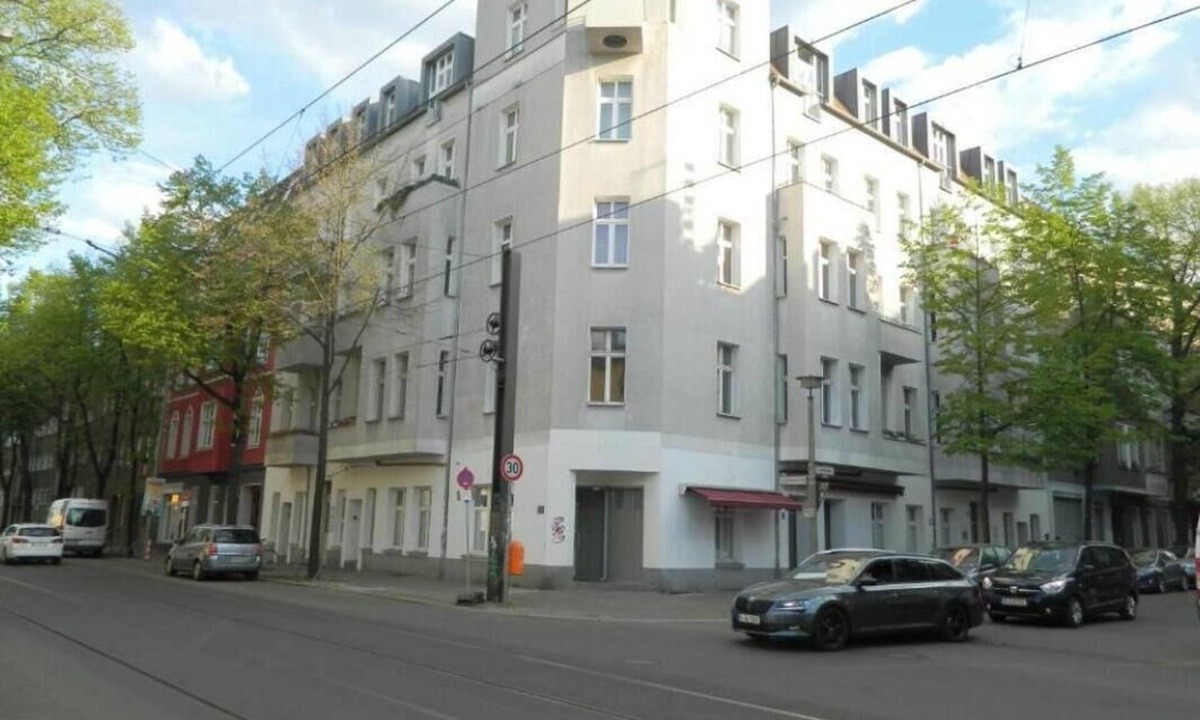Weissensee Apartment | Modern 170 m² Loft with Sunny Terrace & Free Parking Near Alexanderplatz