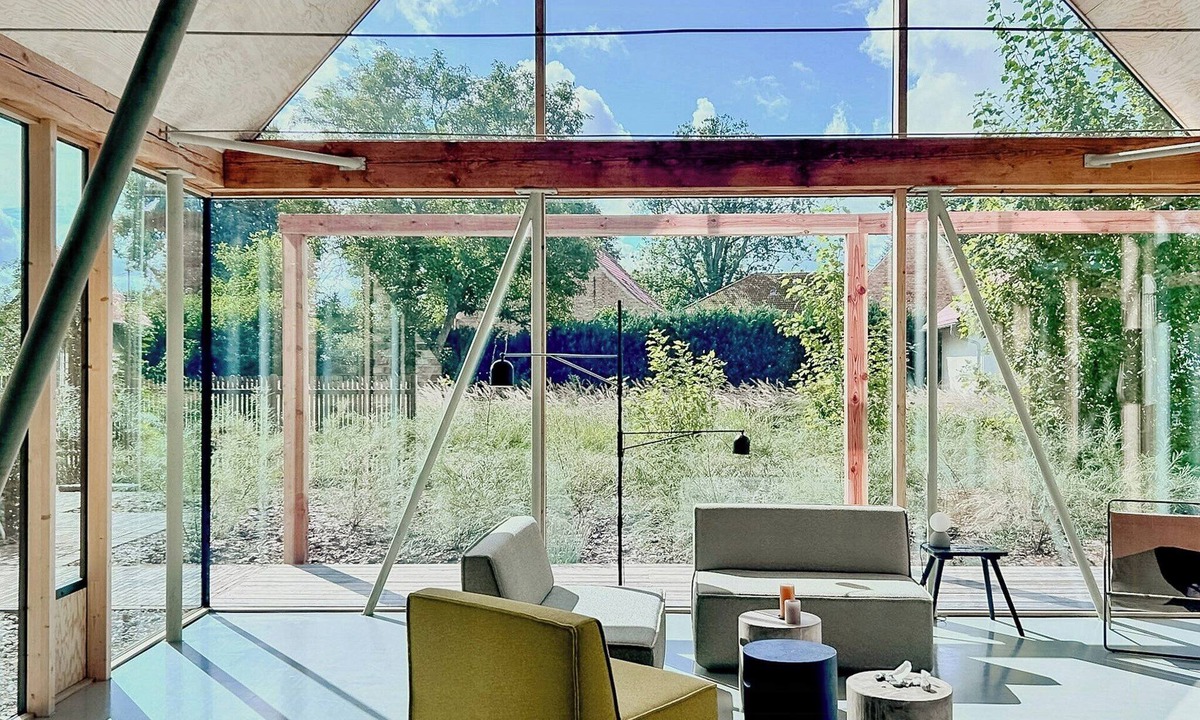 Rutenberg House | Modern glass and brick retreat at Kronsee