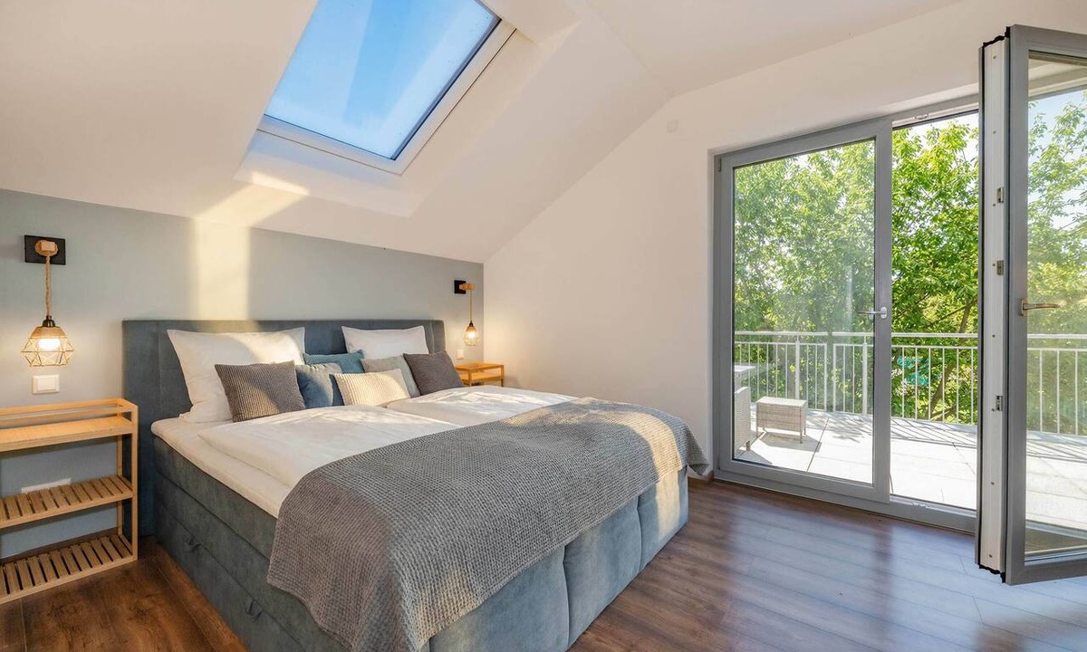 Usedom House | Modern vacation home "Haffhus" for up to 10 people with garden and balcony
